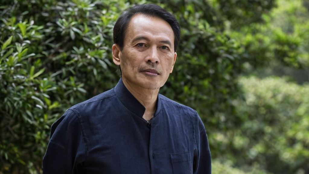 郑爽街头抽烟引发热议妹子也抽烟疑云揭秘